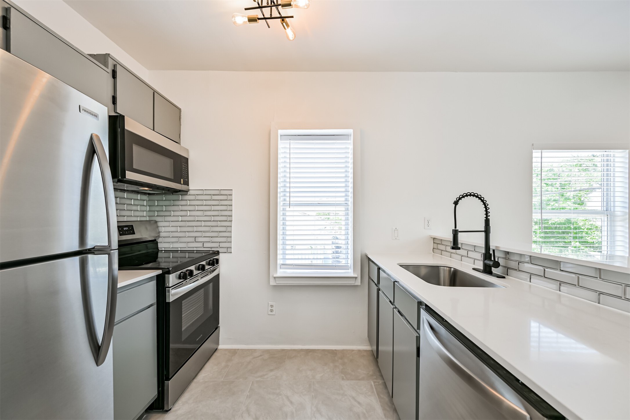 415 Fairview Street, Unit 9 Houston, TX 77006 - Photo 8 of 15 This unit is equipped with updated appliances, microwave, refrigerator and dishwasher.