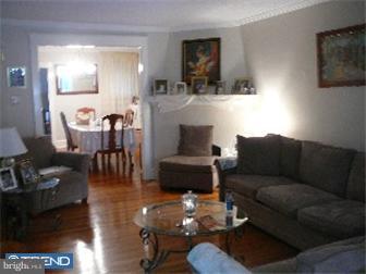 321 Avon Road Upper Darby, PA 19082 - Photo 4 of 12 Living Room
