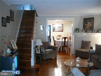 321 Avon Road Upper Darby, PA 19082 - Photo 5 of 12 Living Room