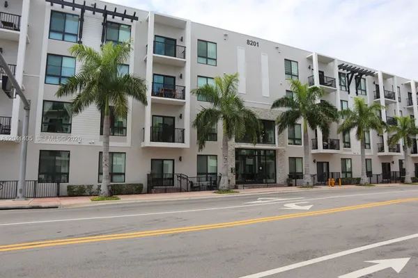 $525,000 | 8201 Northwest 41st Street, Unit D402, Doral, FL 33166