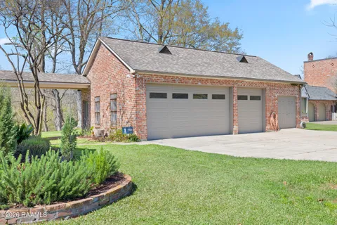 $1,090,000 | 5726 Eagle Pass Drive, Youngsville, LA 70592