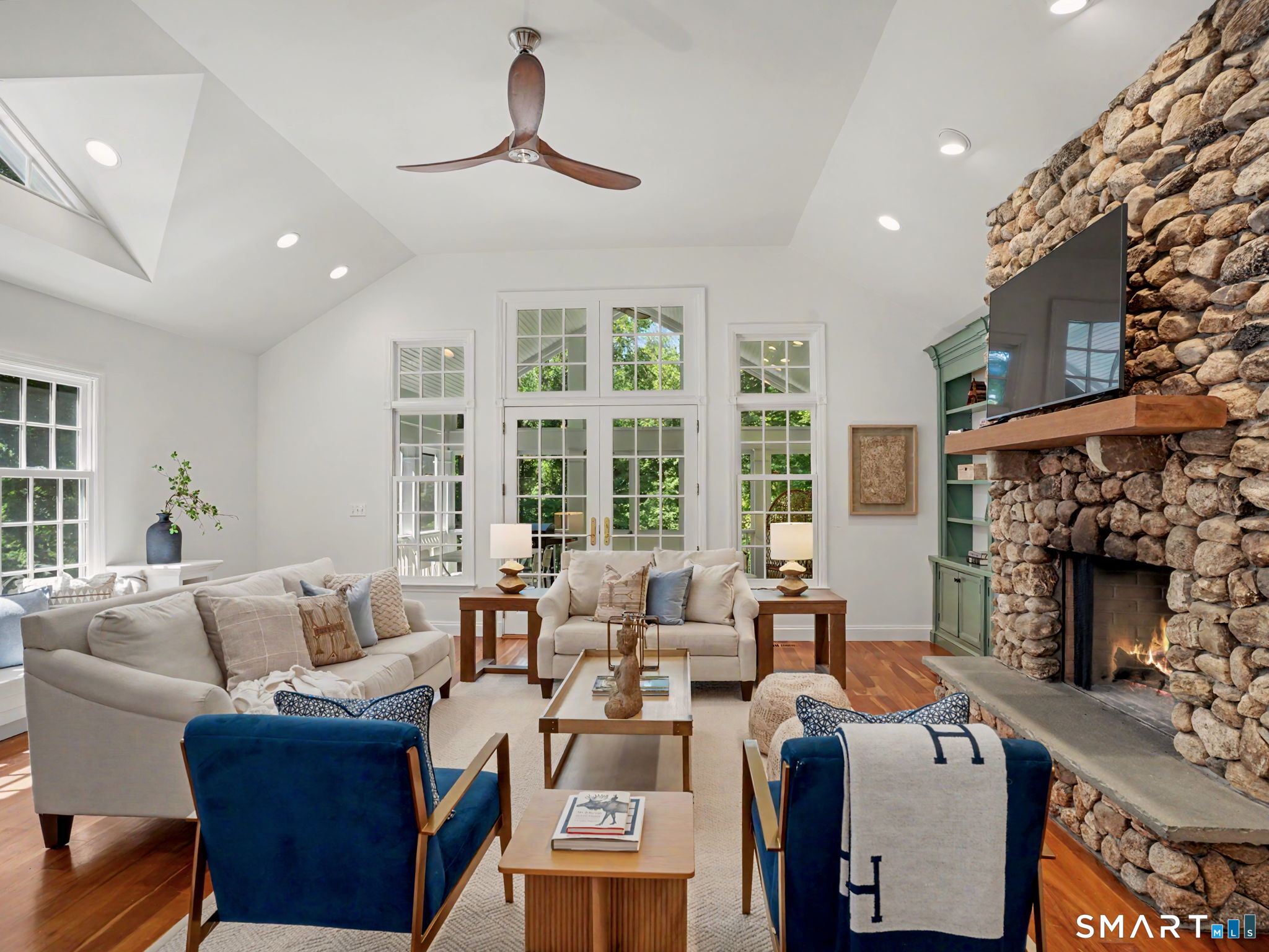 917 Silvermine Road New Canaan, CT 06840 - Photo 3 of 29