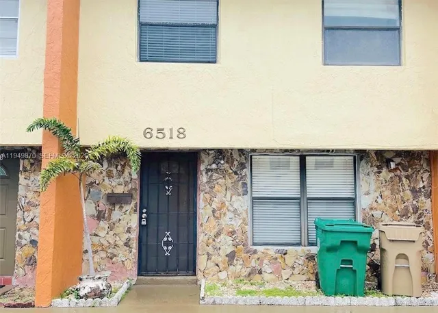 $2,700 | 6518 Southwest 41st Street, Unit 6518, Davie, FL 33314
