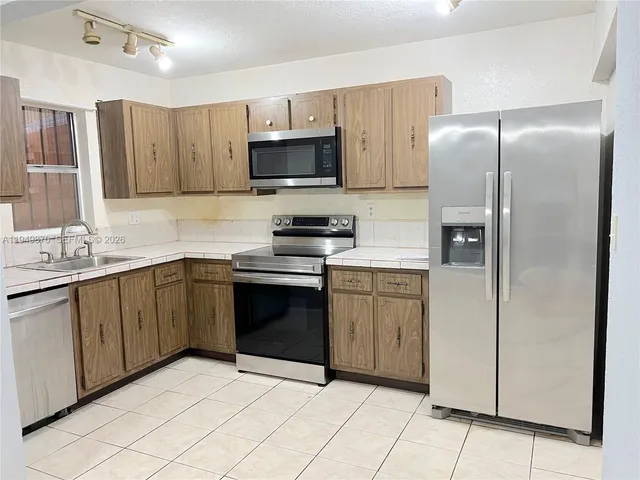 $2,700 | 6518 Southwest 41st Street, Unit 6518, Davie, FL 33314