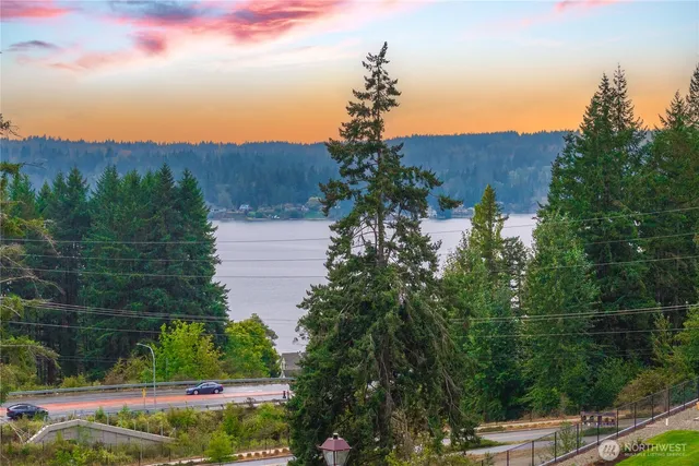 $749,990 | 17548 Northeast Midnight Sun Loop, Poulsbo, WA 98370