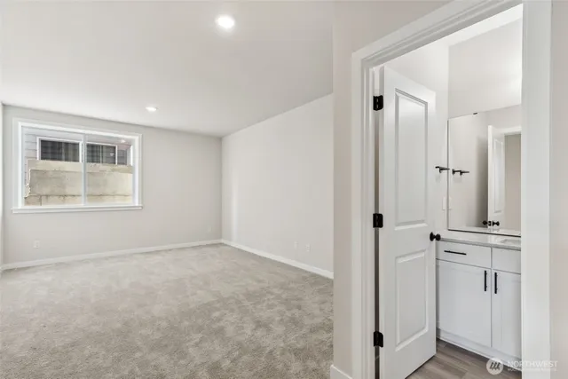 $749,990 | 17548 Northeast Midnight Sun Loop, Poulsbo, WA 98370