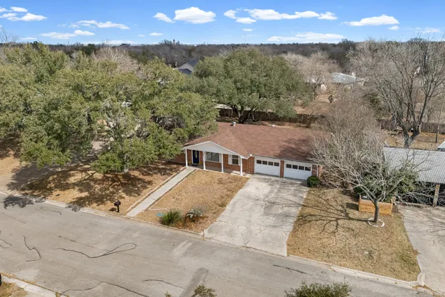 $339,999 | 795 Vogel Drive, Lockhart, TX 78644