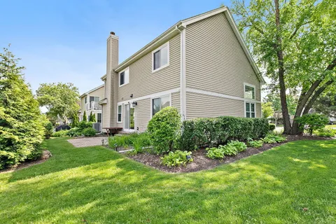 $430,000 | 349 Hampton Court, Crystal Lake, IL 60012