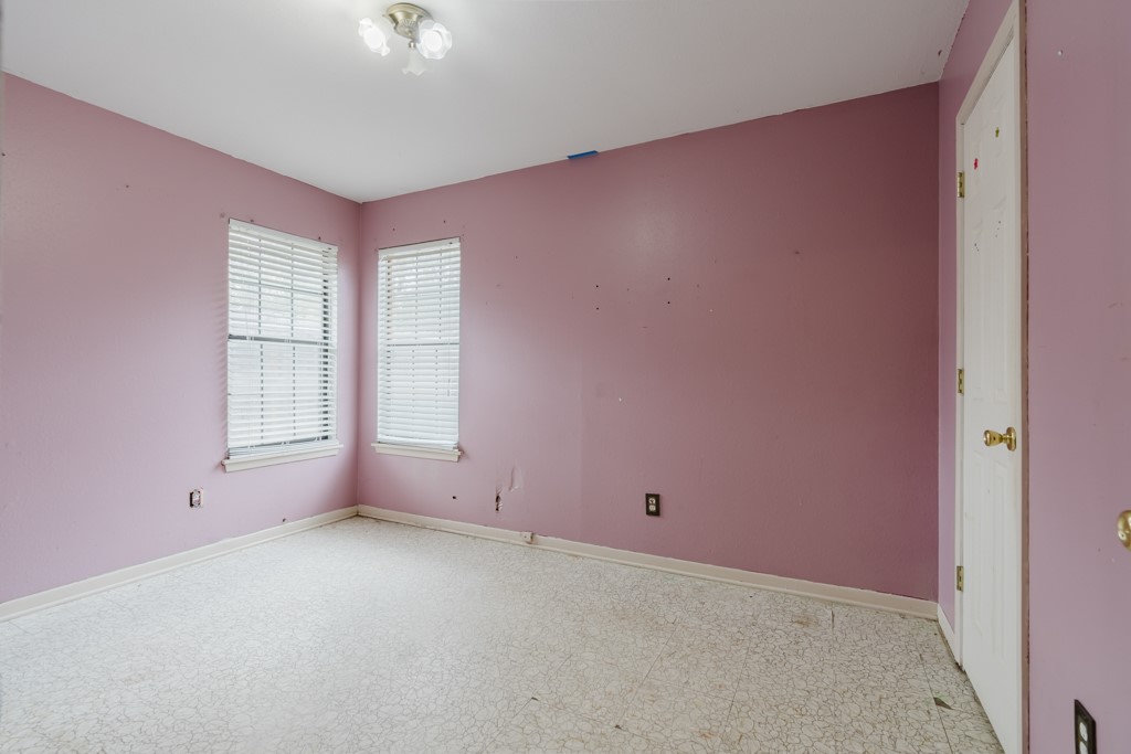 1401 Barcelona Drive Corpus Christi, TX 78416 - Photo 10 of 13 an empty room with windows