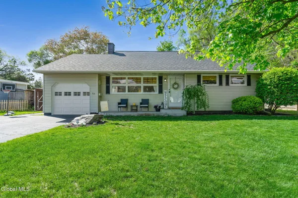 $325,000 | 33 Terry Avenue, Guilderland, NY 12303
