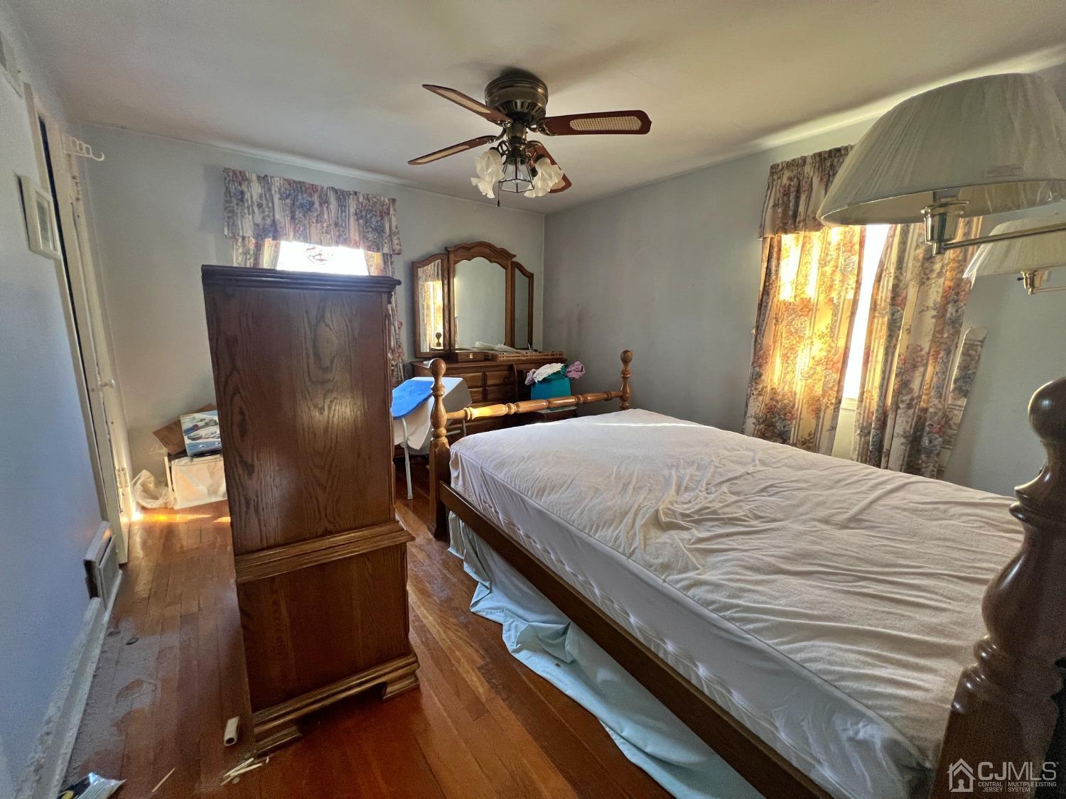 118 MacArthur Drive Edison, NJ 08837 - Photo 11 of 16 a bed room with a bed and a window