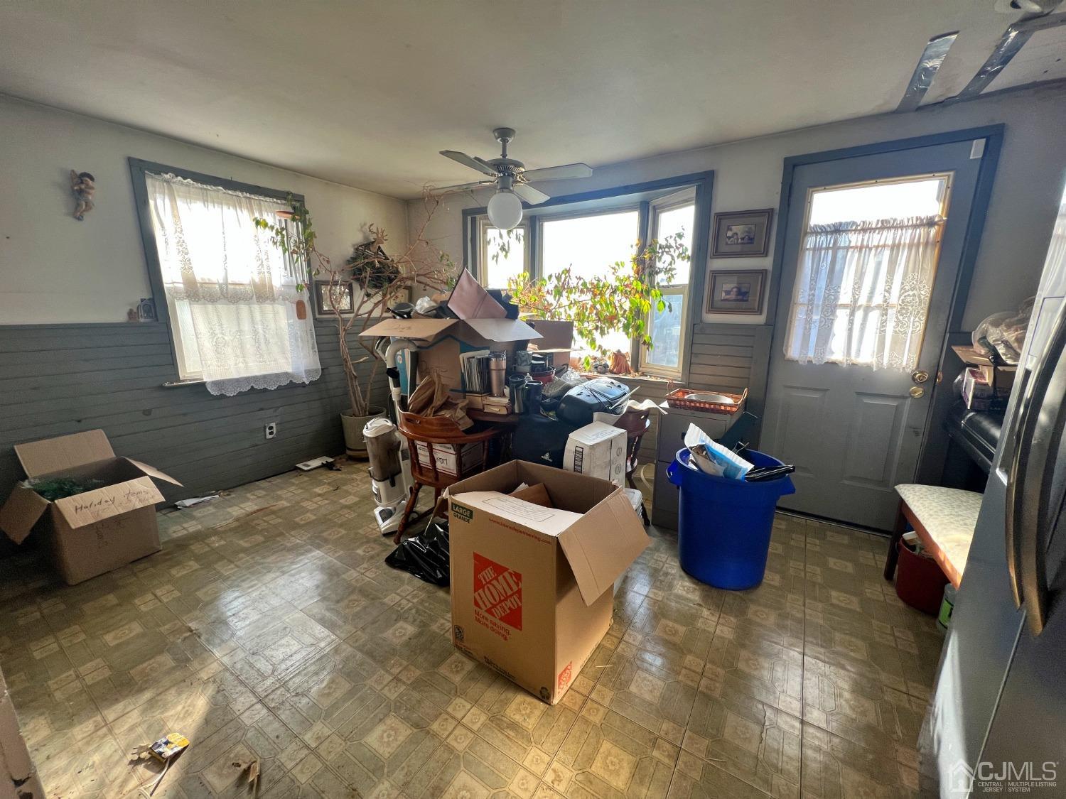 118 MacArthur Drive Edison, NJ 08837 - Photo 7 of 16 a room with furniture