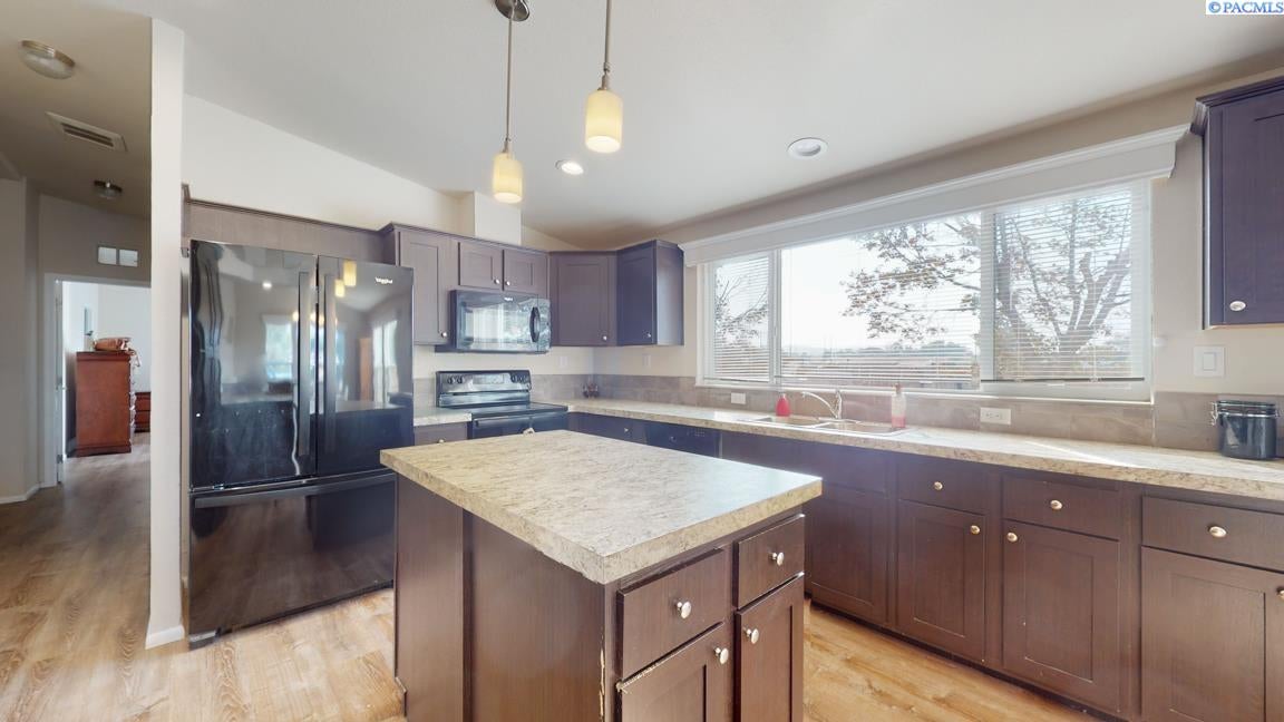 201805 East Bernath Road Kennewick, WA 99337 - Photo 9 of 32 Gallery Image 9