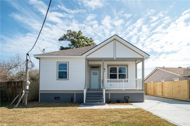 $305,000 | 2917 Palmetto Street, Chalmette, LA 70043