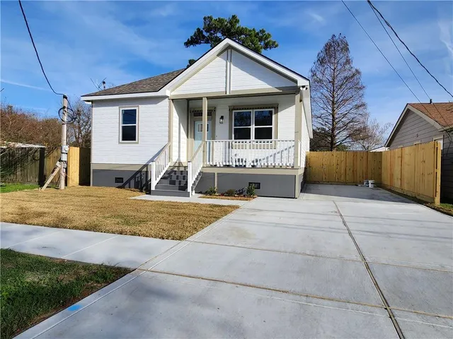 $305,000 | 2917 Palmetto Street, Chalmette, LA 70043