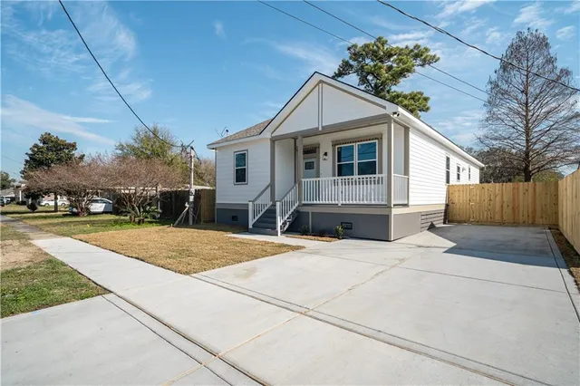 $305,000 | 2917 Palmetto Street, Chalmette, LA 70043