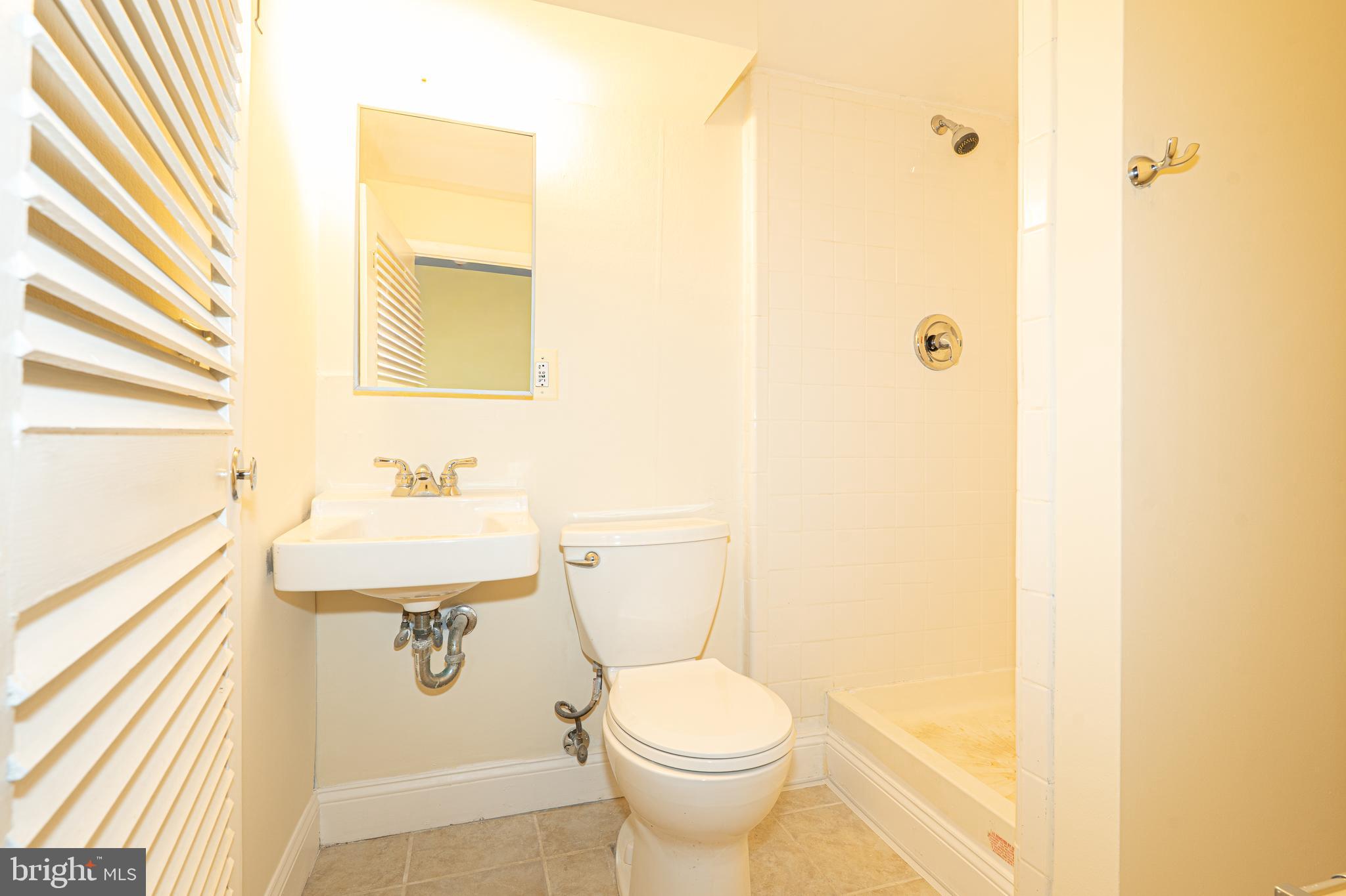 603 Tupelo Court Edgewood, MD 21040 - Photo 36 of 40 a bathroom with a sink toilet and shower