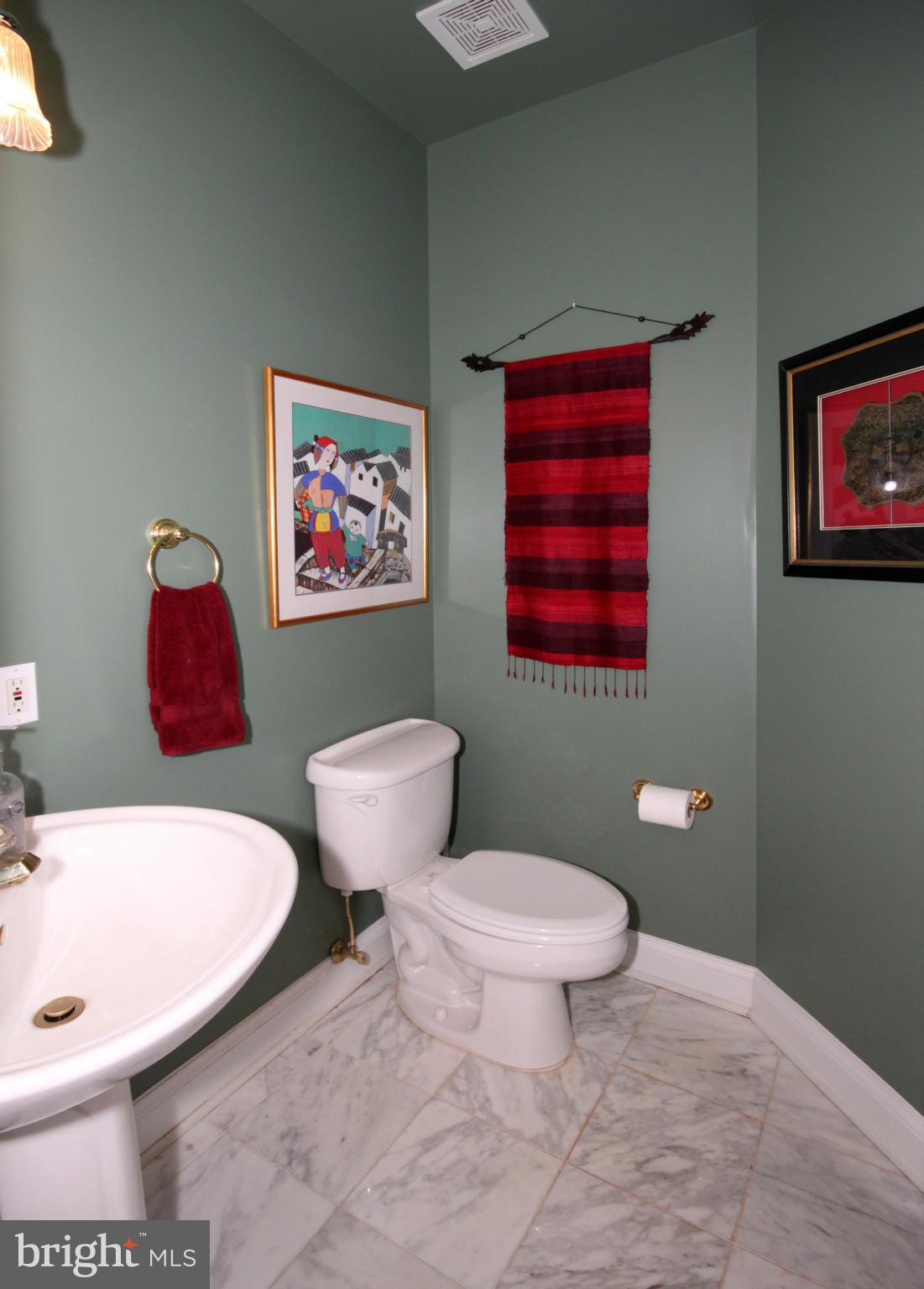 4032 Hunt Road Fairfax, VA 22032 - Photo 15 of 30 Bath