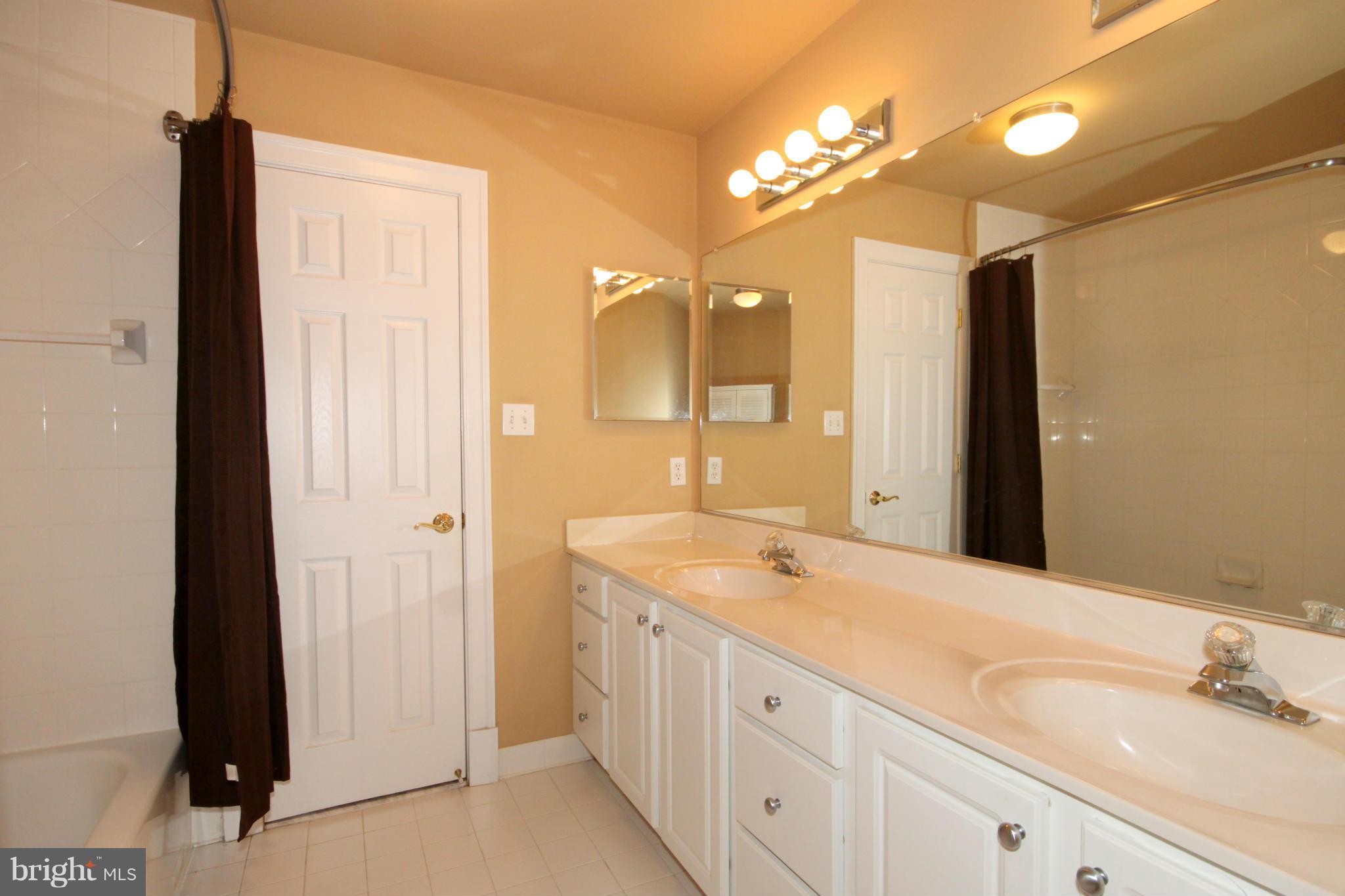 4032 Hunt Road Fairfax, VA 22032 - Photo 27 of 30 Bath