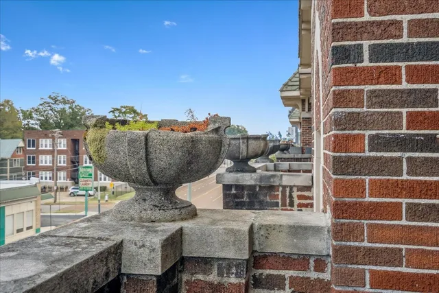 a view of building with outdoor space