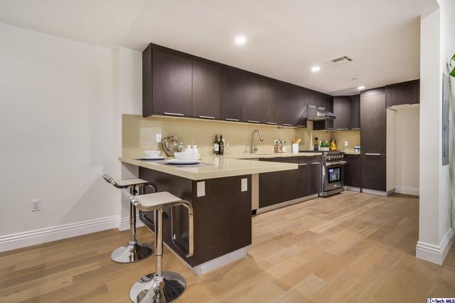 $739,000 | 2939 Leeward Avenue, Unit 215, Los Angeles, CA 90005