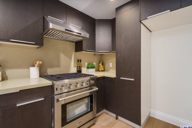 $739,000 | 2939 Leeward Avenue, Unit 215, Los Angeles, CA 90005