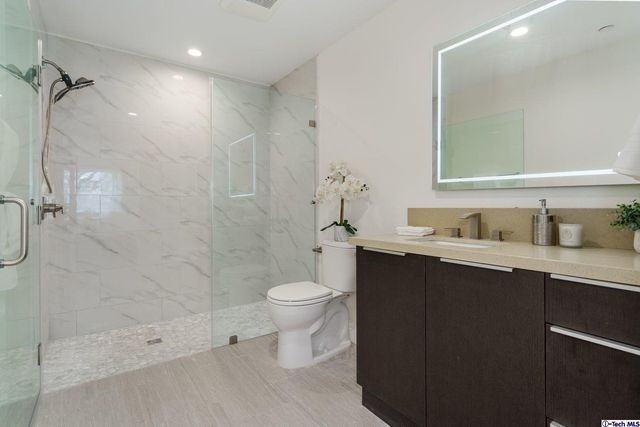 $739,000 | 2939 Leeward Avenue, Unit 215, Los Angeles, CA 90005