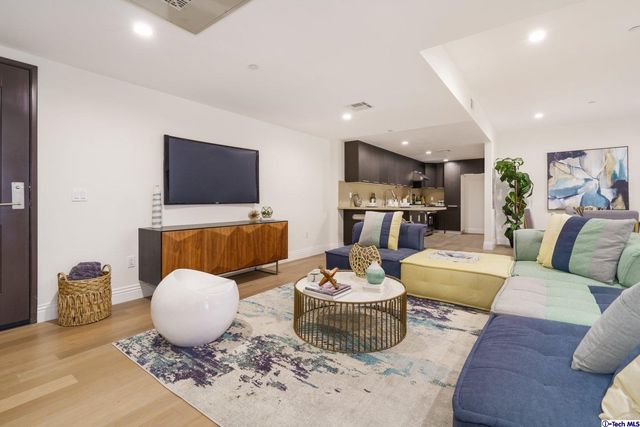 $739,000 | 2939 Leeward Avenue, Unit 215, Los Angeles, CA 90005