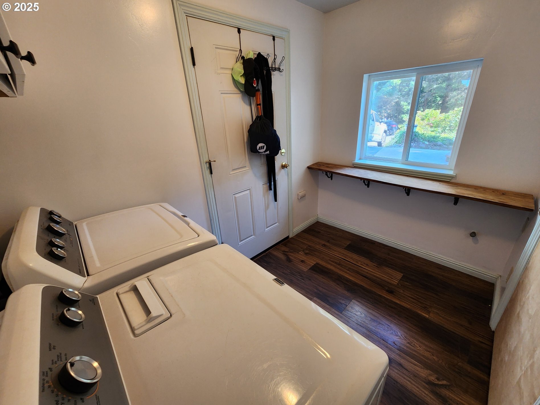636 18th Street Port Orford, OR 97465 - Photo 22 of 29 a utility room with dryer and washer