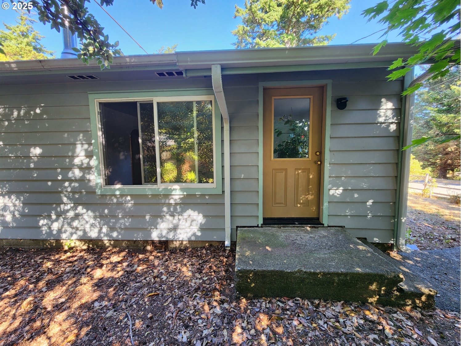 636 18th Street Port Orford, OR 97465 - Photo 25 of 29 a view of a house with small yard
