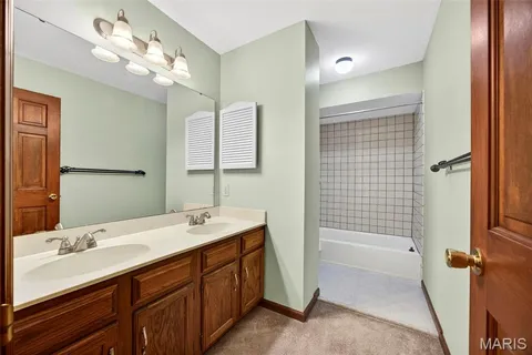 $545,000 | 310 Stablestone Drive, Chesterfield, MO 63017