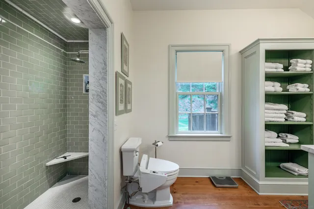 a bathroom with a toilet and a shower