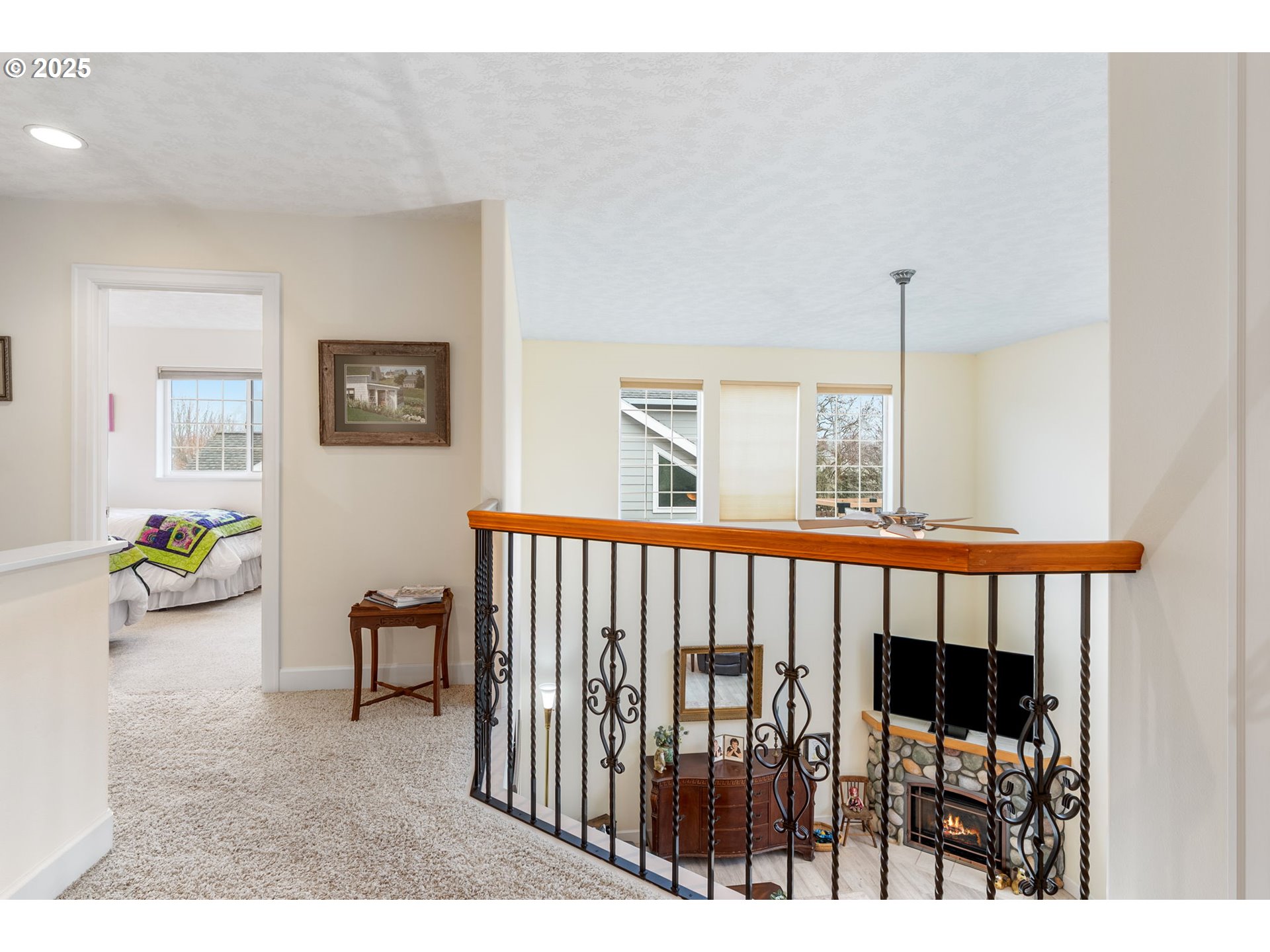 948 28th Street Hood River, OR 97031 - Photo 19 of 46 a view of living room and wooden floor