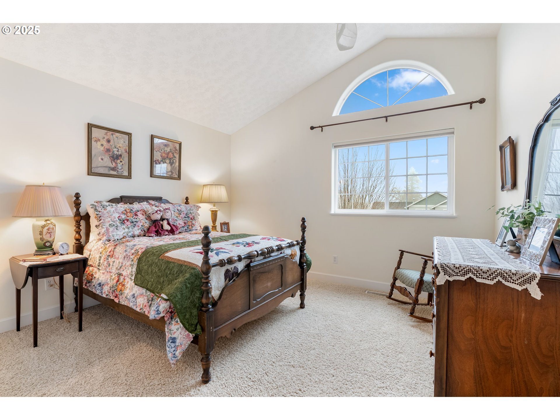 948 28th Street Hood River, OR 97031 - Photo 26 of 46 a bedroom with a bed a table and chair