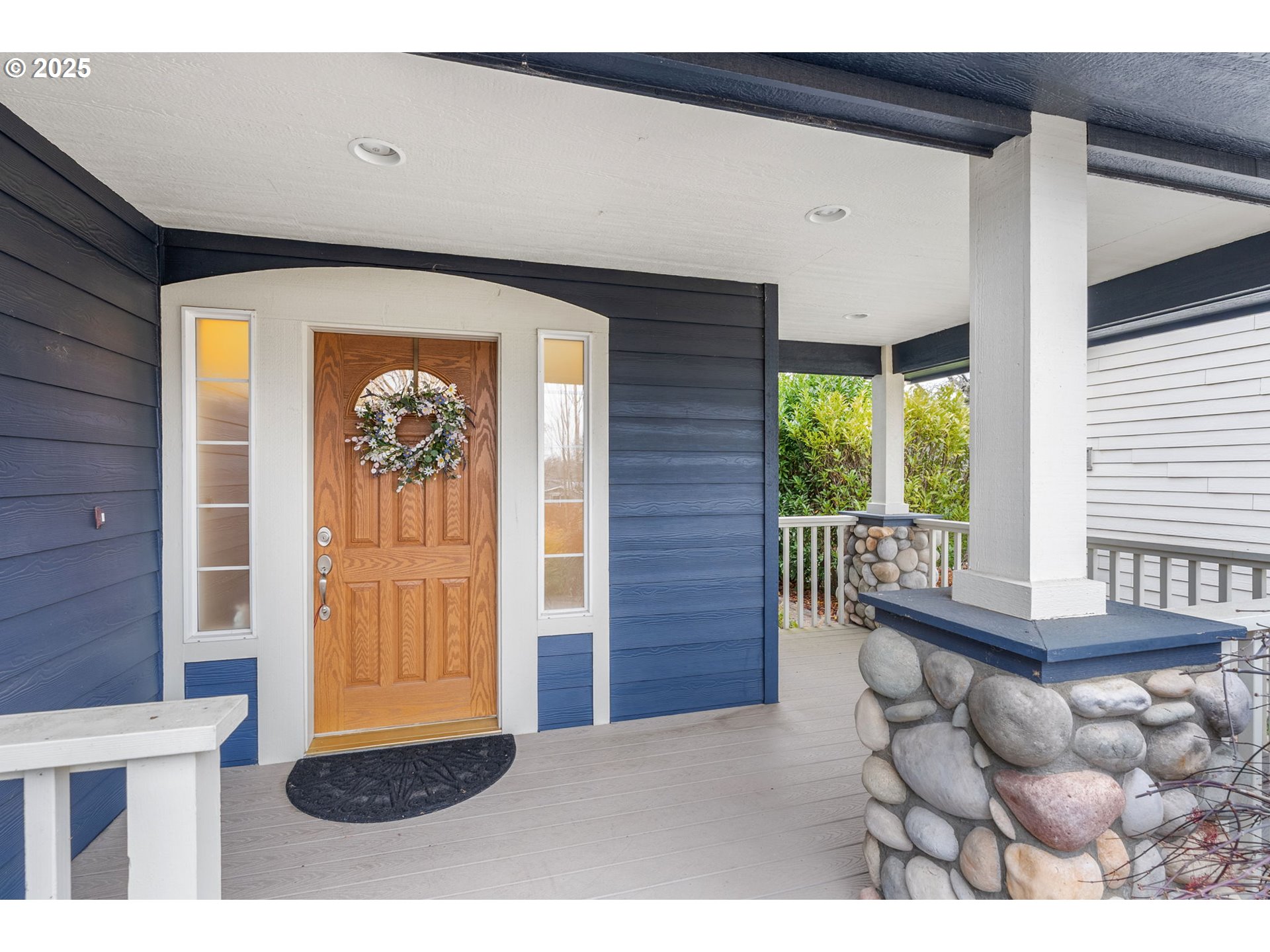 948 28th Street Hood River, OR 97031 - Photo 3 of 46 a view of an entryway