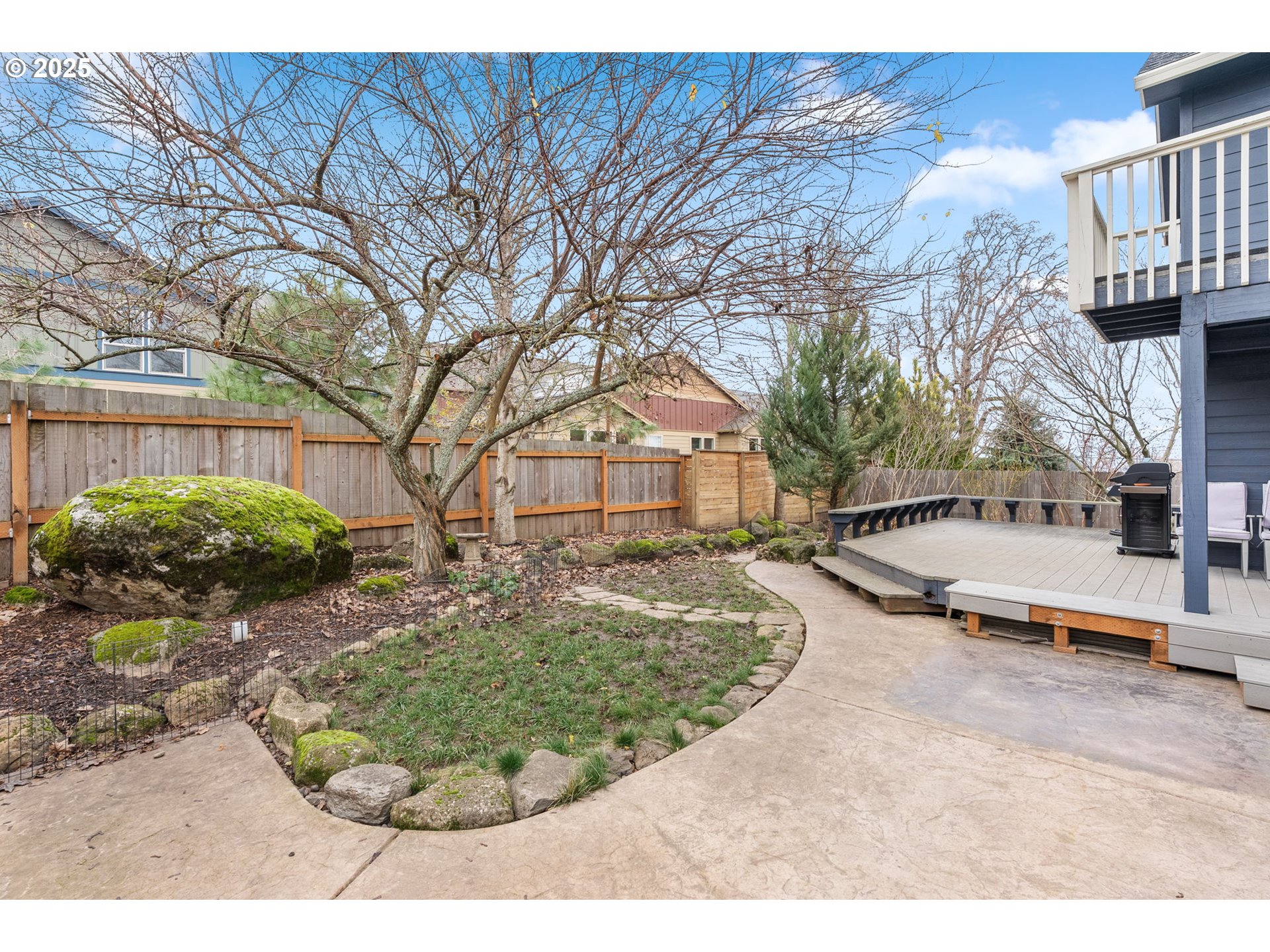 948 28th Street Hood River, OR 97031 - Photo 33 of 46 a view of a backyard with plants and outdoor seating