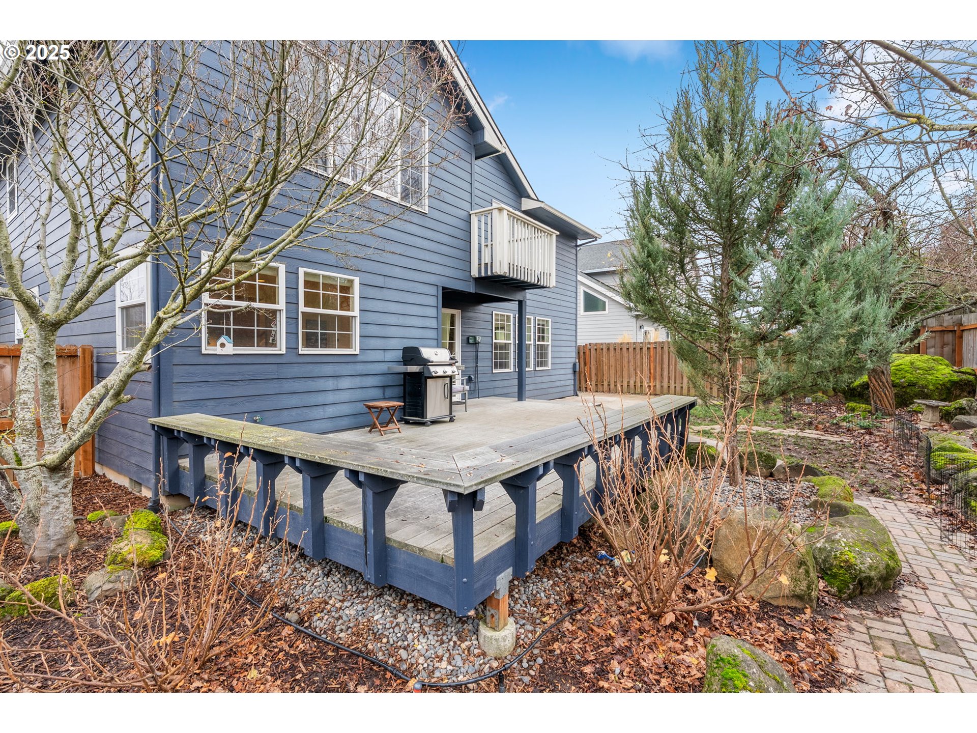 948 28th Street Hood River, OR 97031 - Photo 35 of 46 a view of a house with backyard and sitting area