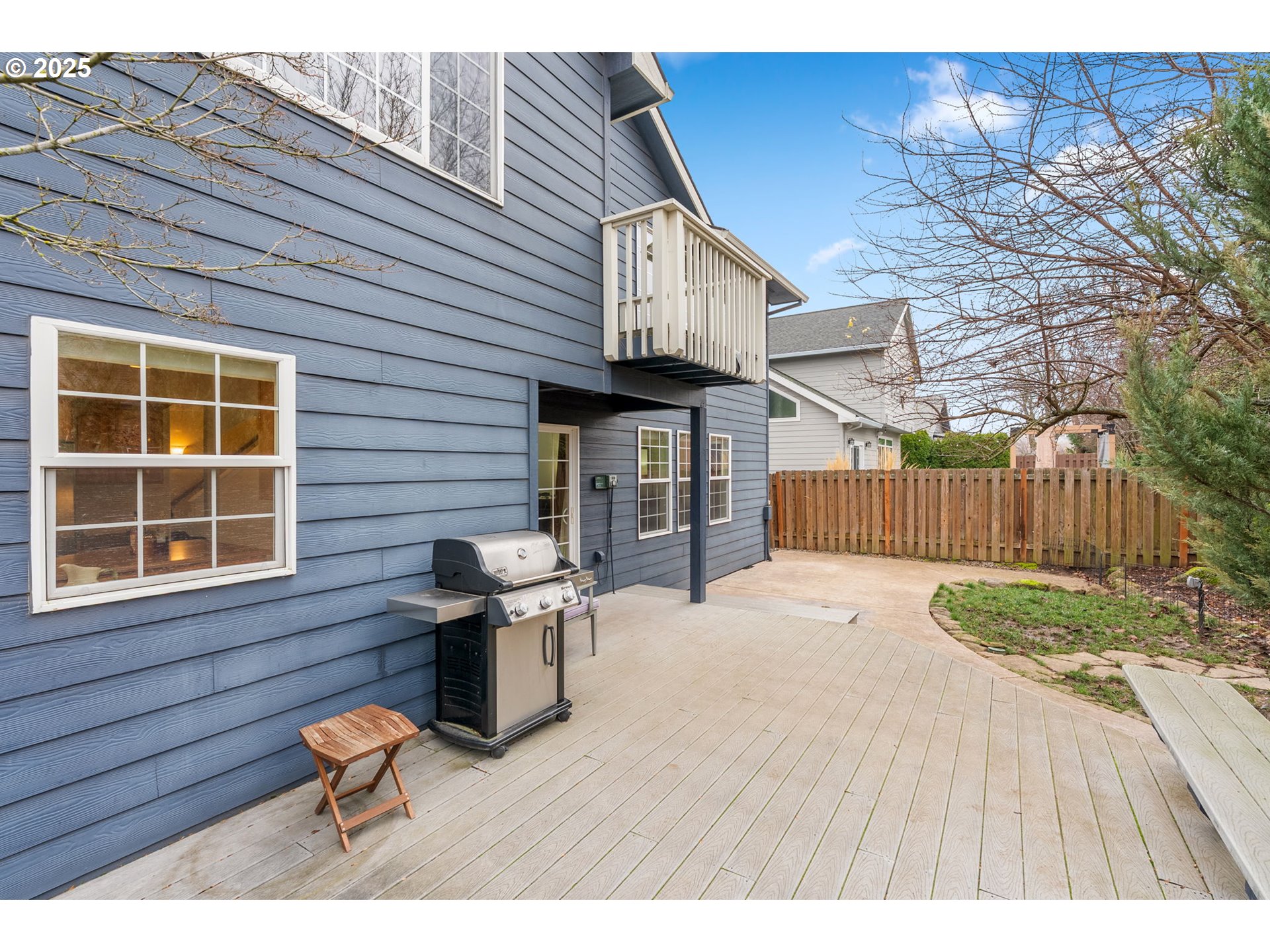 948 28th Street Hood River, OR 97031 - Photo 36 of 46 a backyard of a house with wooden fence and large trees