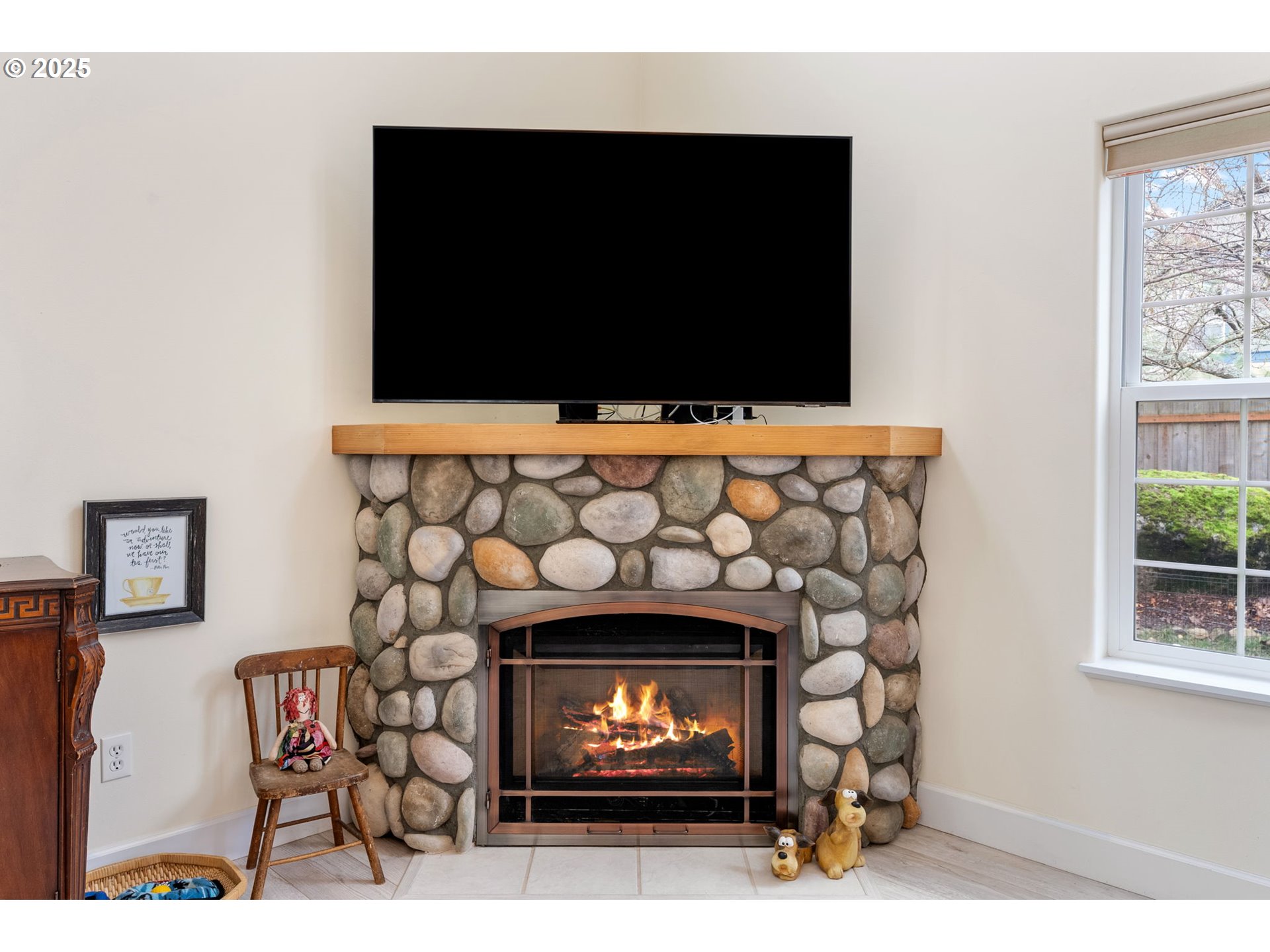 948 28th Street Hood River, OR 97031 - Photo 8 of 46 a living room with furniture and a fireplace