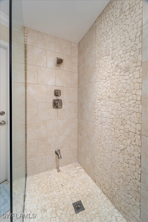 19 Winewood Court Fort Myers, FL 33919 - Photo 25 of 42 a bathroom with a shower