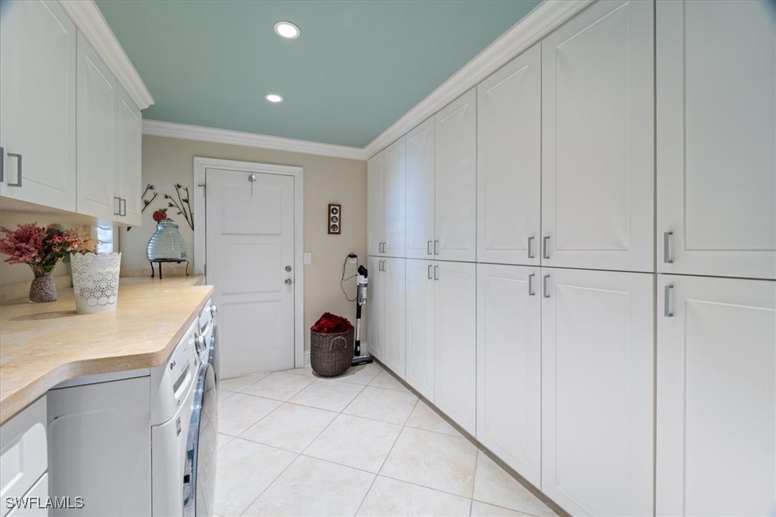 19 Winewood Court Fort Myers, FL 33919 - Photo 26 of 42 a bathroom with a sink and a mirror