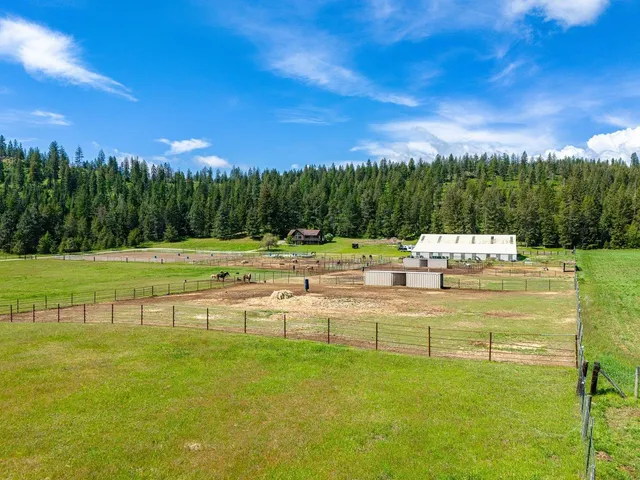 $925,000 | 315942 U.S. Rte 2, Elk, WA 99009