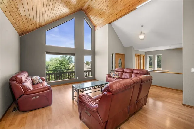 $925,000 | 315942 U.S. Rte 2, Elk, WA 99009