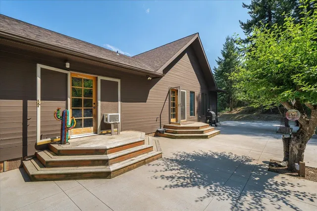 $925,000 | 315942 U.S. Rte 2, Elk, WA 99009