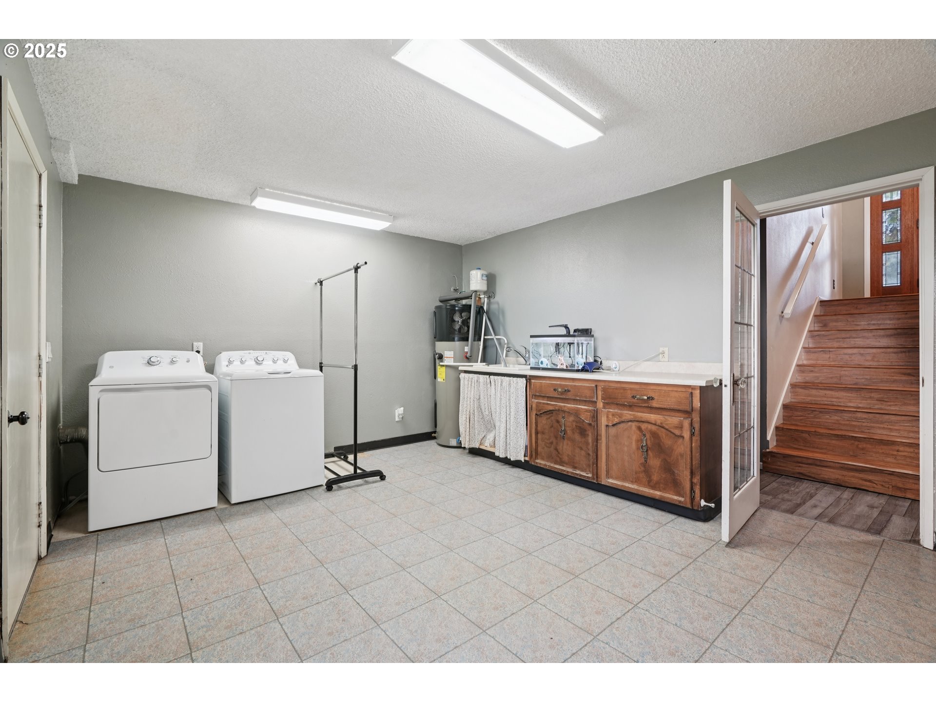 130 Stella Lane Longview, WA 98632 - Photo 16 of 41 a utility room with dryer and washer
