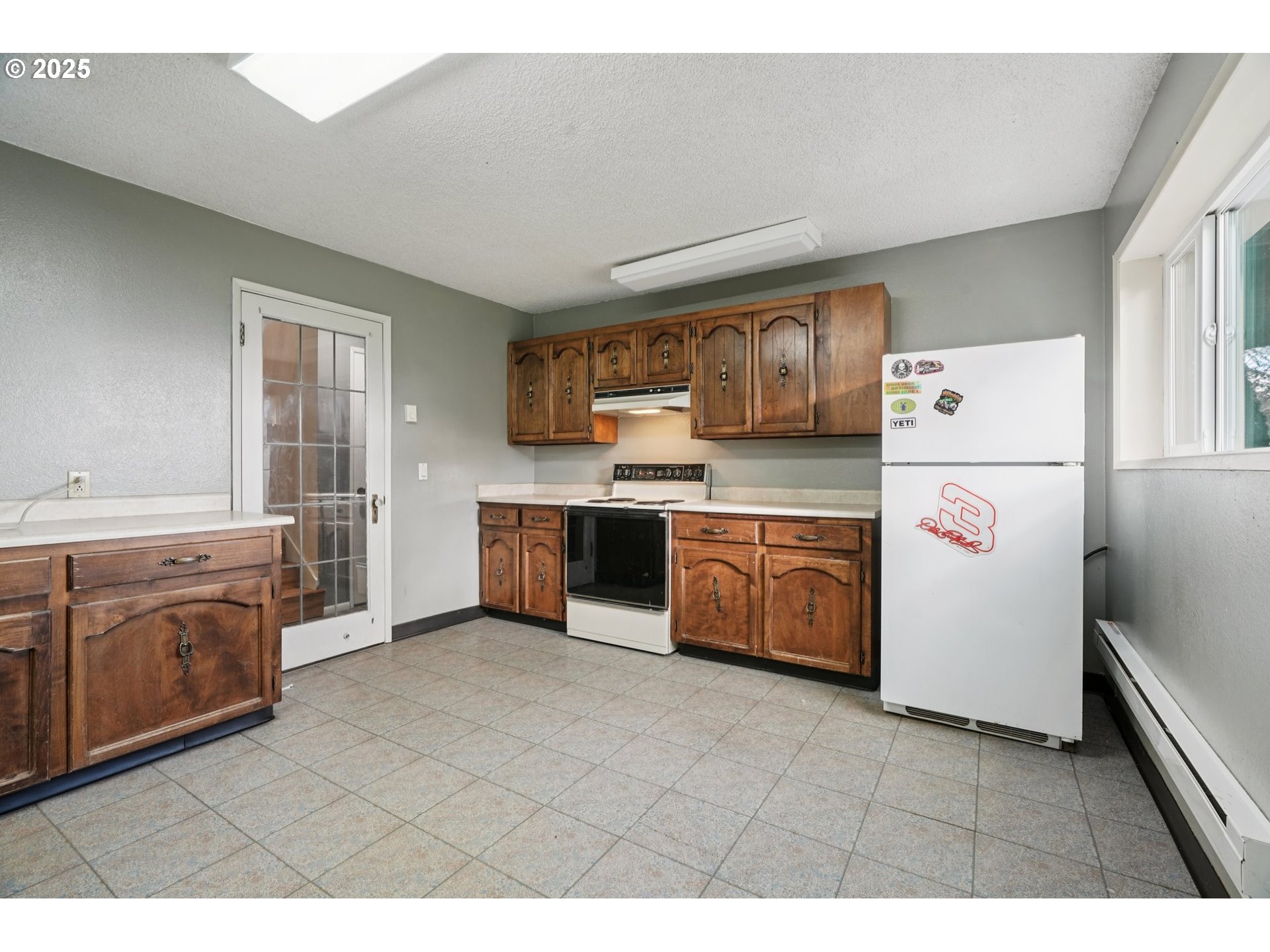 130 Stella Lane Longview, WA 98632 - Photo 31 of 41 a kitchen with stainless steel appliances granite countertop a stove a sink and a refrigerator