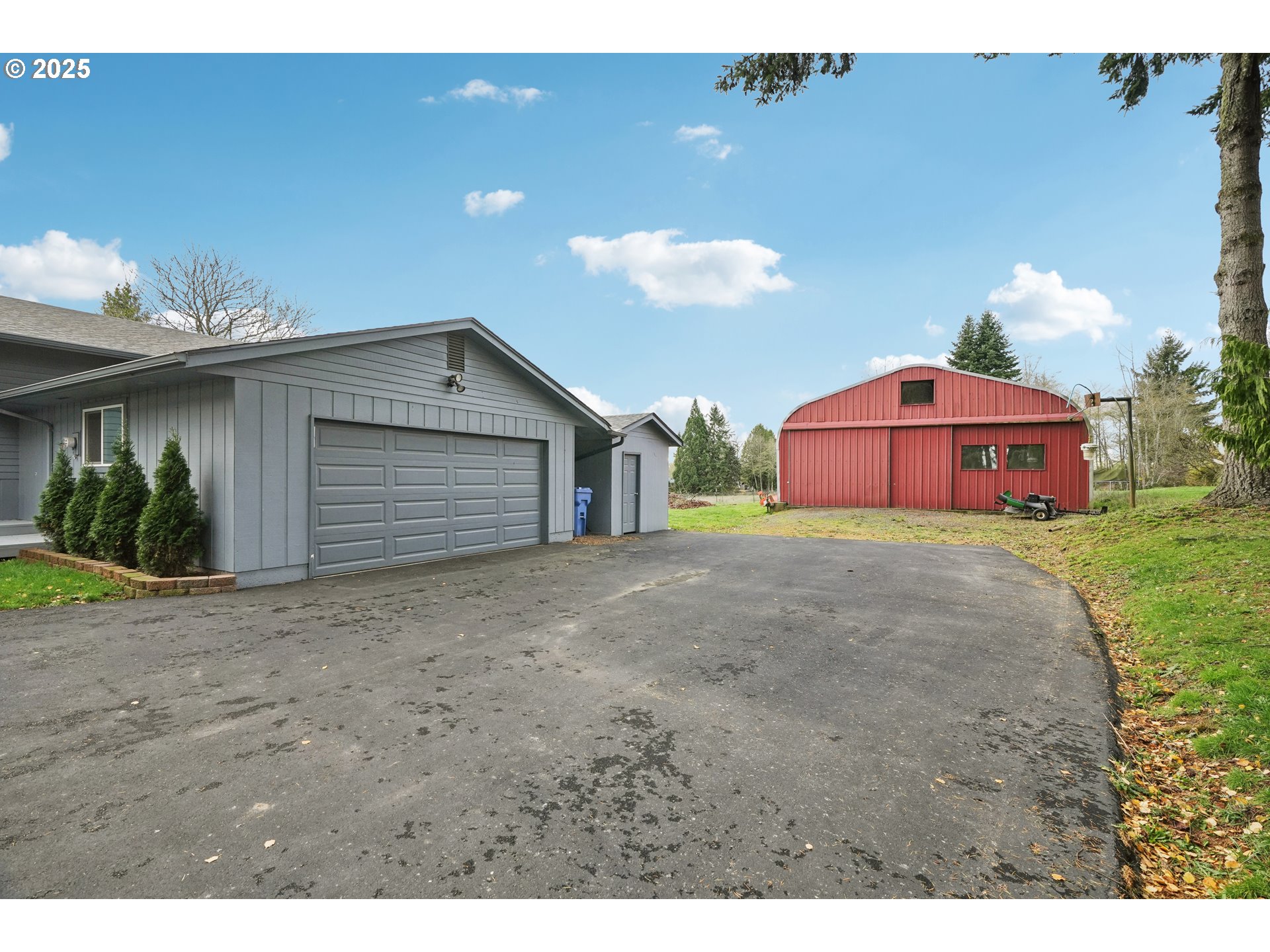 130 Stella Lane Longview, WA 98632 - Photo 4 of 41 a spacious bathroom with a sink and a yard
