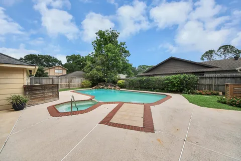 $485,000 | 839 Longview Drive, Sugar Land, TX 77478