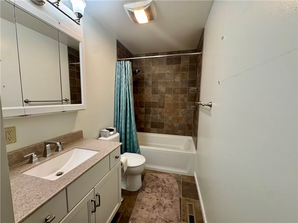 405 Price Avenue Mattoon, IL 61938 - Photo 6 of 17