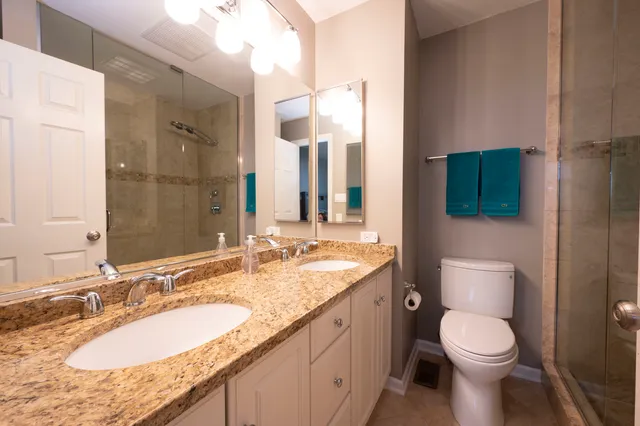 $4,750 | 1214 West School Street, Chicago, IL 60657